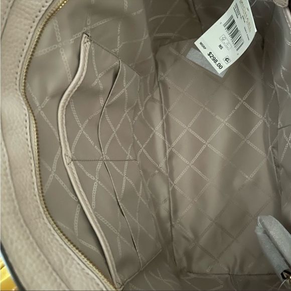 💗💗 New MK aria large leather tote - Picture 5 of 16